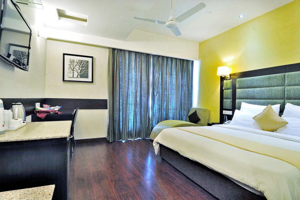Hotel Oyster Chandigarh Exterior photo