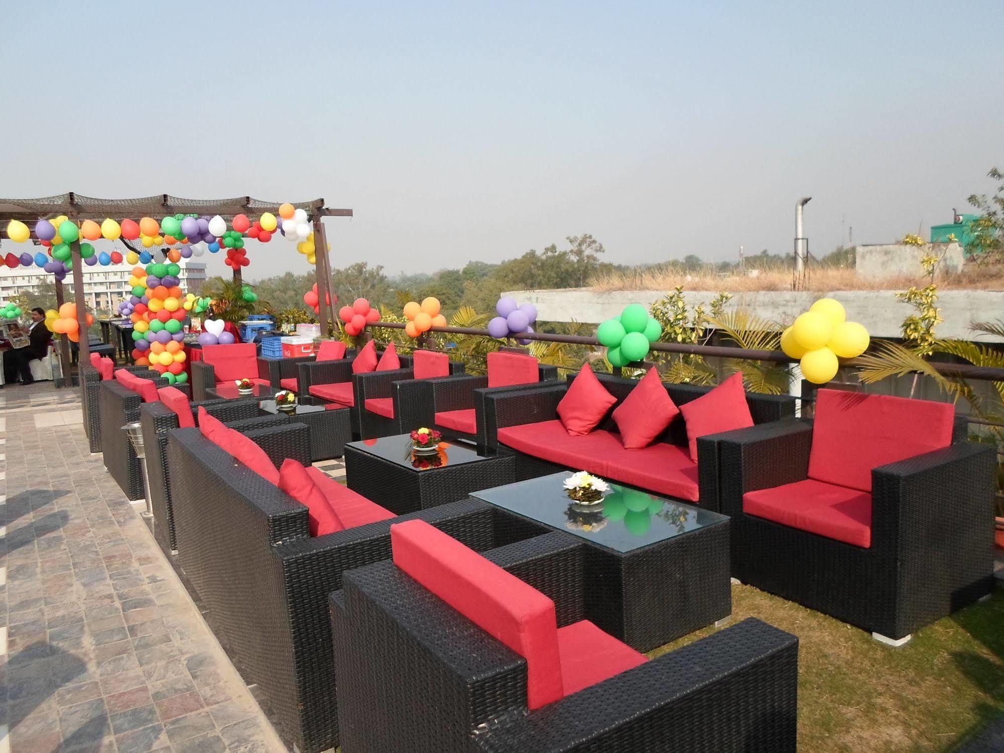 Hotel Oyster Chandigarh Exterior photo