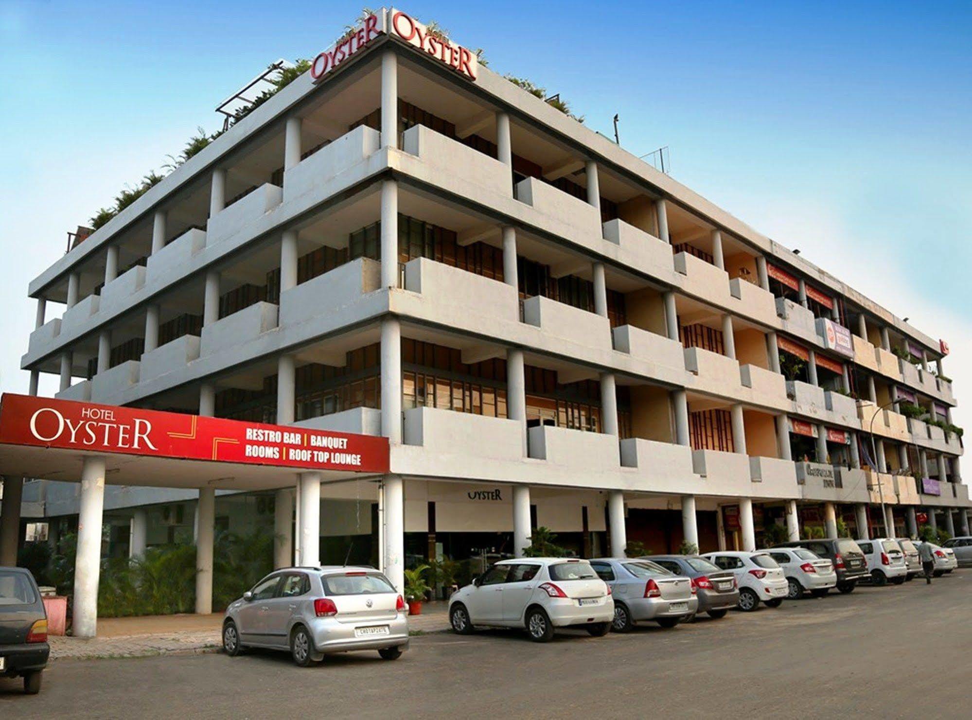 Hotel Oyster Chandigarh Exterior photo