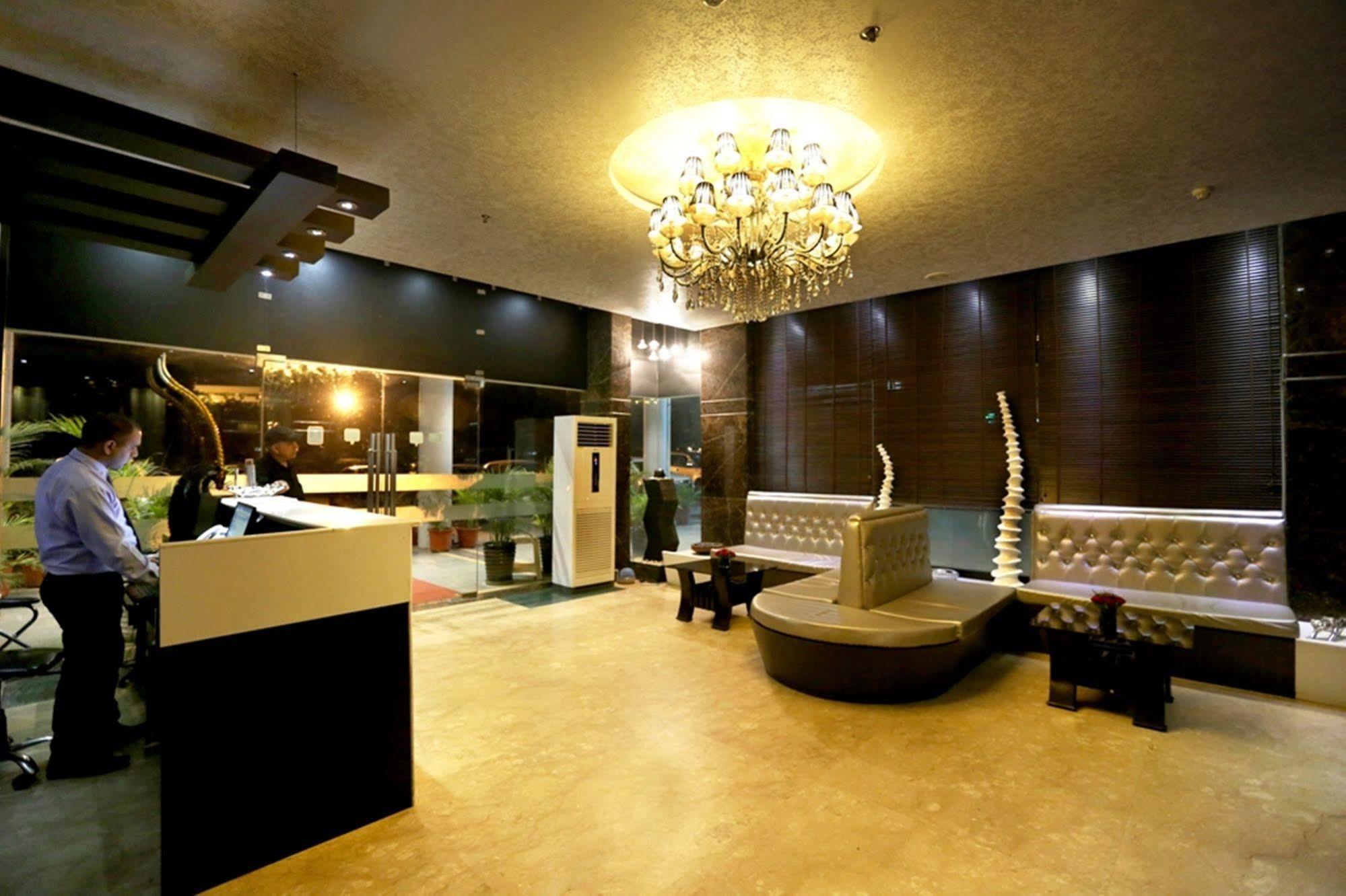 Hotel Oyster Chandigarh Exterior photo