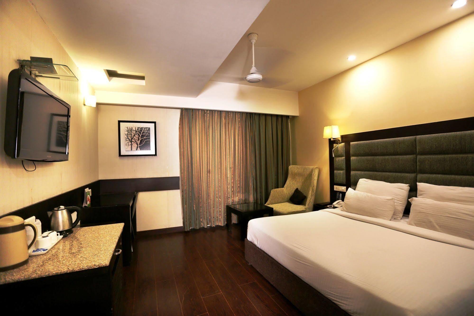 Hotel Oyster Chandigarh Exterior photo