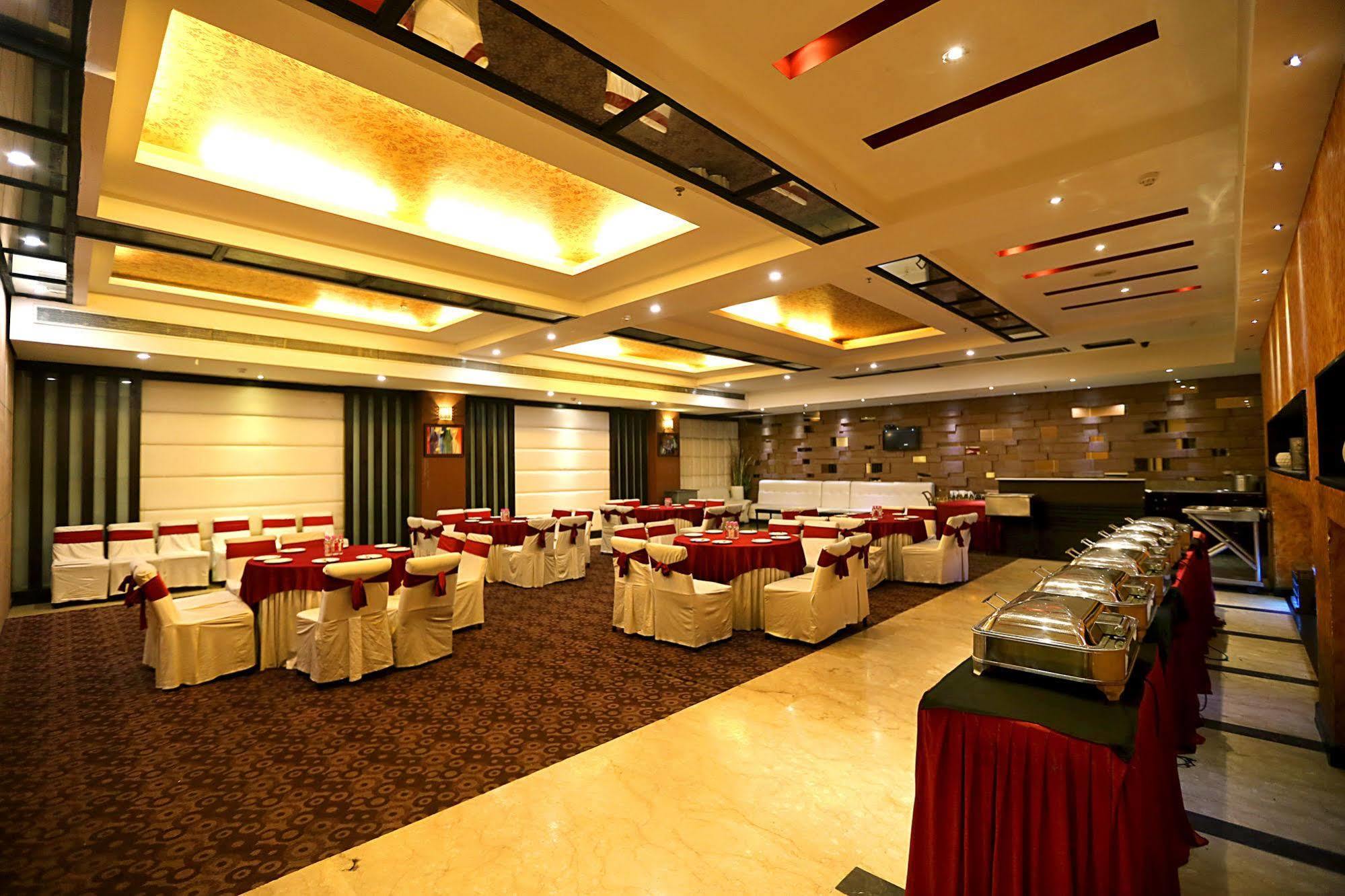 Hotel Oyster Chandigarh Exterior photo